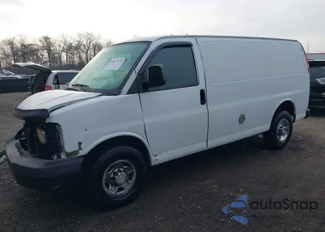 2010 Chevrolet Express 2500 Work Van z USA, uszkodzony, nr VIN 1GCZGFBA8A1147352